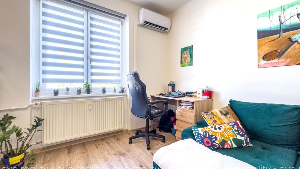 Bývanie, kde máte celé Komárno na dosah | na predaj 2-izbový tehlový byt na Mederčskej ulici