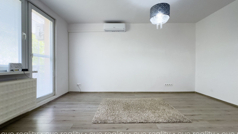 NA PRENÁJOM PRIESTRANNÝ 4-IZBOVÝ BYT PO KOMPLETNEJ REKONŠTRUKCII | BALKÓN | CENTRUM KOMÁRNA