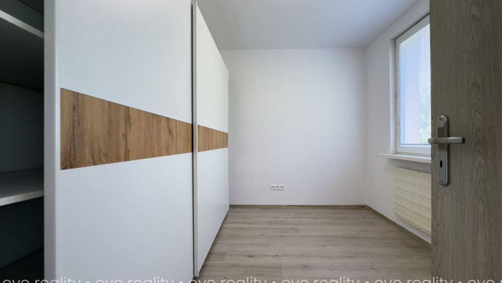 NA PRENÁJOM PRIESTRANNÝ 4-IZBOVÝ BYT PO KOMPLETNEJ REKONŠTRUKCII | BALKÓN | CENTRUM KOMÁRNA