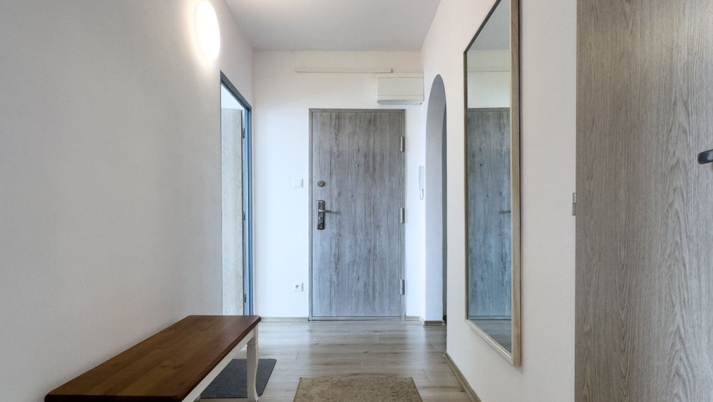 NA PRENÁJOM PRIESTRANNÝ 4-IZBOVÝ BYT PO KOMPLETNEJ REKONŠTRUKCII | BALKÓN | CENTRUM KOMÁRNA