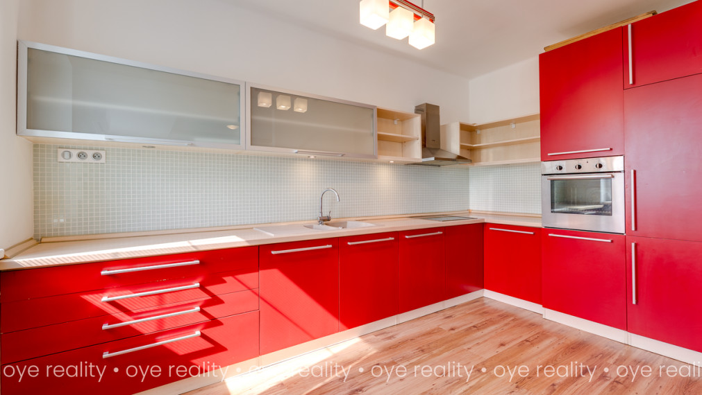  NA PRENÁJOM – ŠTÝLOVÝ 3-IZBOVÝ BYT PO REKONŠTRUKCII V TOP LOKALITE PRI CENTRE KOMÁRNA