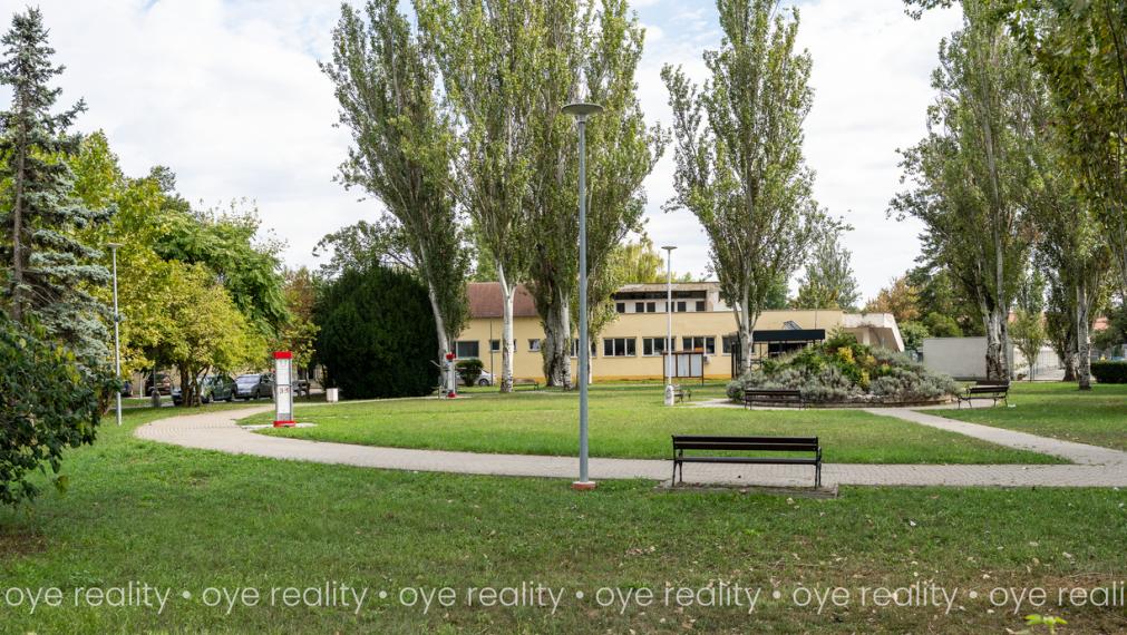  NA PRENÁJOM – ŠTÝLOVÝ 3-IZBOVÝ BYT PO REKONŠTRUKCII V TOP LOKALITE PRI CENTRE KOMÁRNA