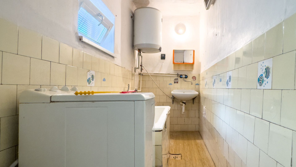 Na predaj rodinný dom na rekonštrukciu iba 400 m od Dunaja – Moča, pozemok 583 m²