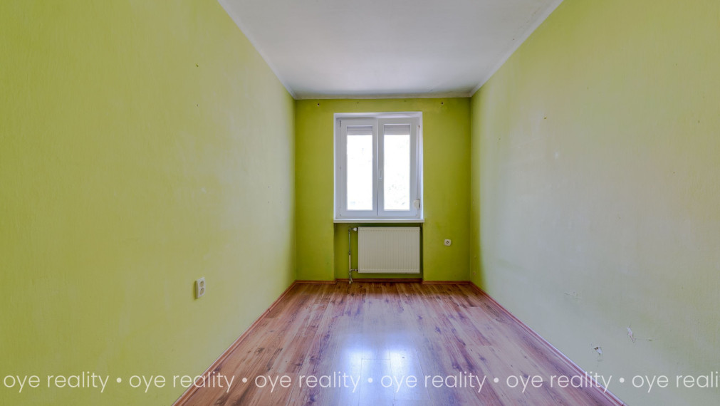Na predaj 3-izbový tehlový byt s balkónom, vlastným kúrením a garážou – blízko Váhu aj centra