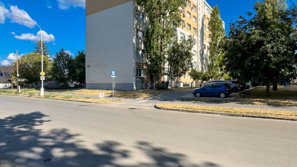 EXKLUZÍVNE | Kompletne zrekonštruovaný 2-izbový byt s klimatizáciou pri stanici a centre Komárna
