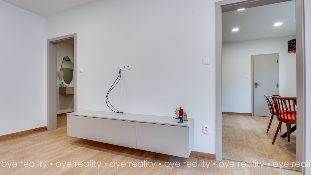 PRVÝ NÁJOM | KOMPLETNÁ REKONŠTRUKCIA | 2-izbový byt s balkónom | 66 m² | Hrnčiarska ulica, Komárno