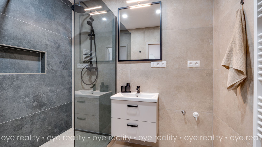 PRVÝ NÁJOM | KOMPLETNÁ REKONŠTRUKCIA | 2-izbový byt s balkónom | 66 m² | Hrnčiarska ulica, Komárno