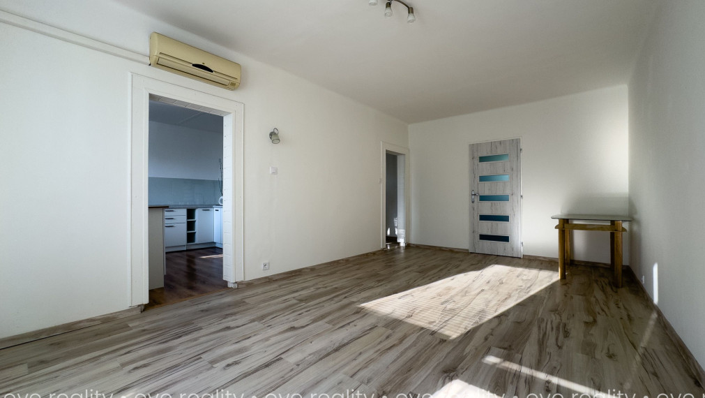  NA PREDAJ PRIESTRANNÝ 3-IZBOVÝ BYT S BALKÓNOM V KOMÁRNE – DAMJANICHOVA ULICA