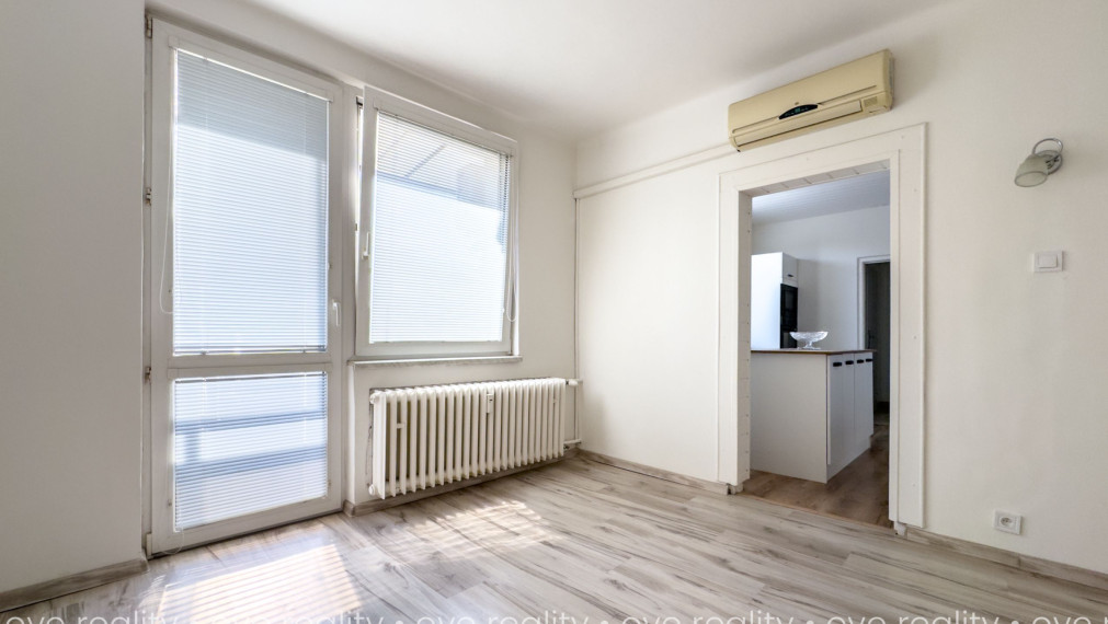  NA PREDAJ PRIESTRANNÝ 3-IZBOVÝ BYT S BALKÓNOM V KOMÁRNE – DAMJANICHOVA ULICA