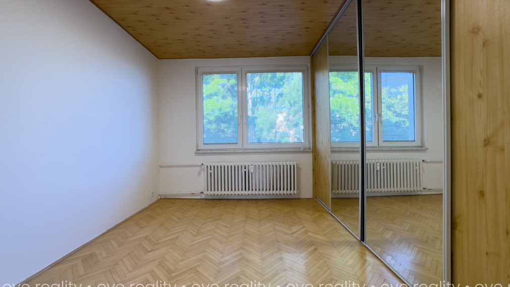 NA PREDAJ PRIESTRANNÝ 3-IZBOVÝ BYT S BALKÓNOM V KOMÁRNE – DAMJANICHOVA ULICA