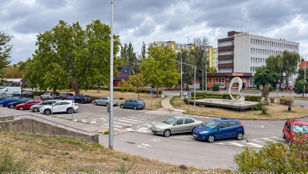 EXKLUZÍVNE: NA PREDAJ 1-IZBOVÝ BYT S LOGGIOU V KOMÁRNE