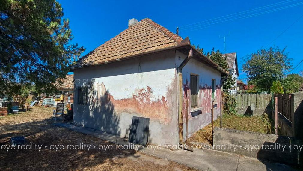 Na predaj rodinný dom na rekonštrukciu v Kravanoch nad Dunajom