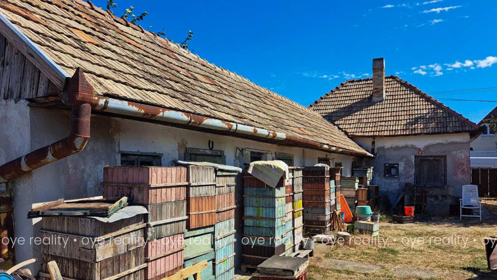 Na predaj rodinný dom na rekonštrukciu v Kravanoch nad Dunajom