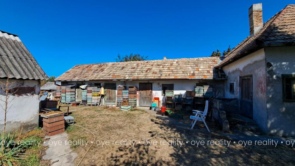 Na predaj rodinný dom na rekonštrukciu v Kravanoch nad Dunajom