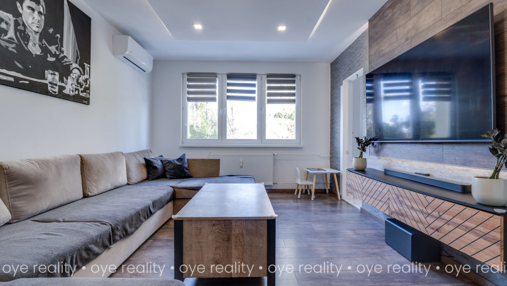 OYE Reality | Na predaj moderný 3-izbový byt s loggiou a klimatizáciou v Komárne