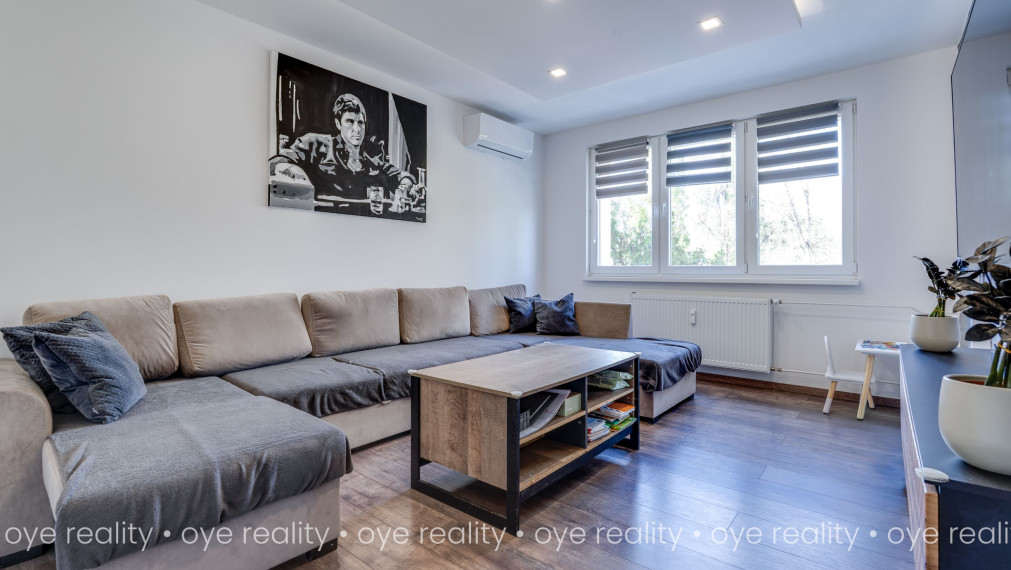 OYE Reality | Na predaj moderný 3-izbový byt s loggiou a klimatizáciou v Komárne