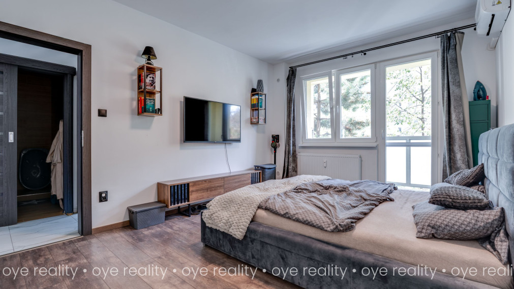 OYE Reality | Na predaj moderný 3-izbový byt s loggiou a klimatizáciou v Komárne