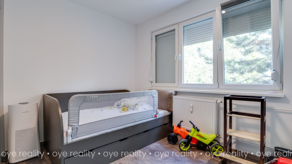 OYE Reality | Na predaj moderný 3-izbový byt s loggiou a klimatizáciou v Komárne
