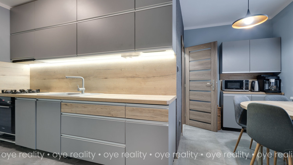 OYE Reality | Na predaj zrekonštruovaný 3-izbový byt s vybavením – ulica Komenského, Komárno