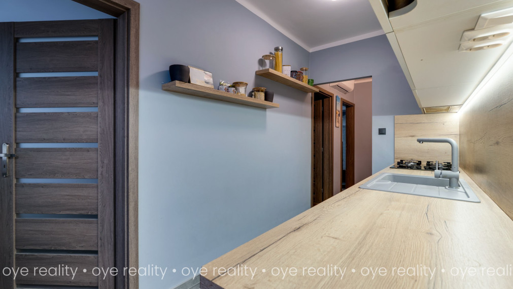 OYE Reality | Na predaj zrekonštruovaný 3-izbový byt s vybavením – ulica Komenského, Komárno