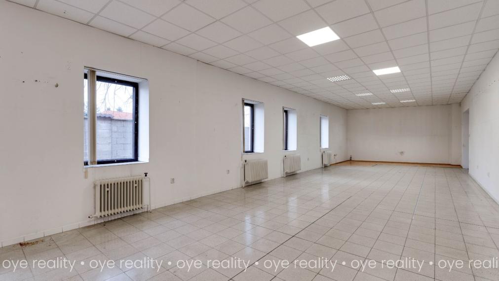 Na prenájom priemyselný areál s administratívnou budovou a montážnymi halami v Komárne - 5 800 m2