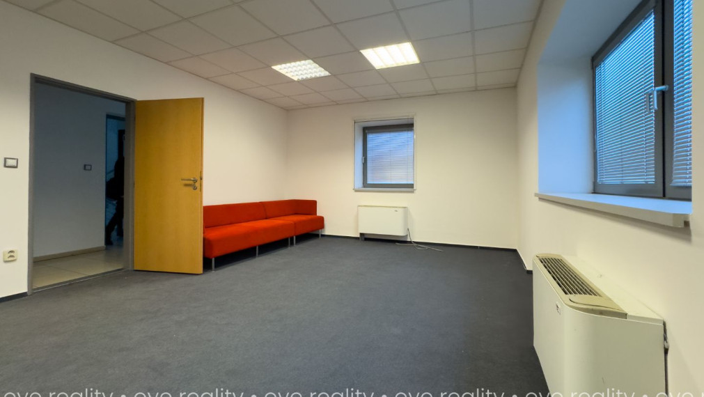 Na prenájom moderné kancelárske priestory v centre Komárna - 13, 22, 24, 25, 50, 70 m2