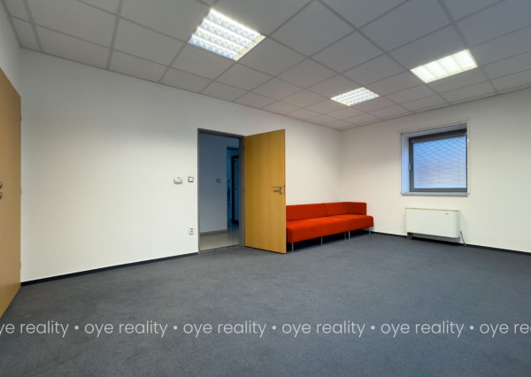 Na prenájom moderné kancelárske priestory v centre Komárna - 13, 22, 24, 25, 50, 70 m2