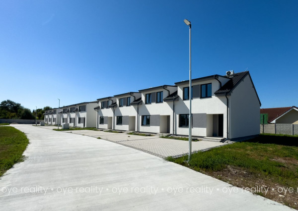 Akcia! Na predaj nízkoenergetické dvojpodlažné rodinné domy v Zemianskej Olči, okres Komárno