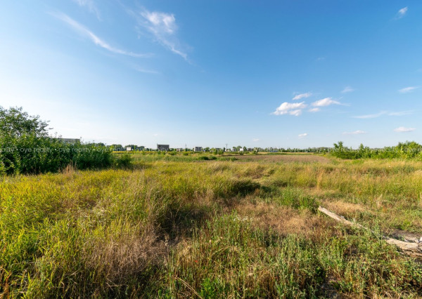 Na predaj pozemky vhodné na výstavbu rodinných domov v Komárne, časť Malá Iža - 528 - 608 m2