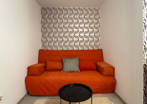 Na prenájom zrekonštruovaný, kompletne zariadený 1-izbový byt na Družstevnej ulici v Komárne