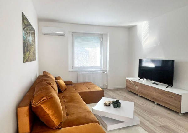 Na predaj: kompletne zrekonštruovaný a moderne zariadený 2-izbový byt – I. sídlisko, Komárno