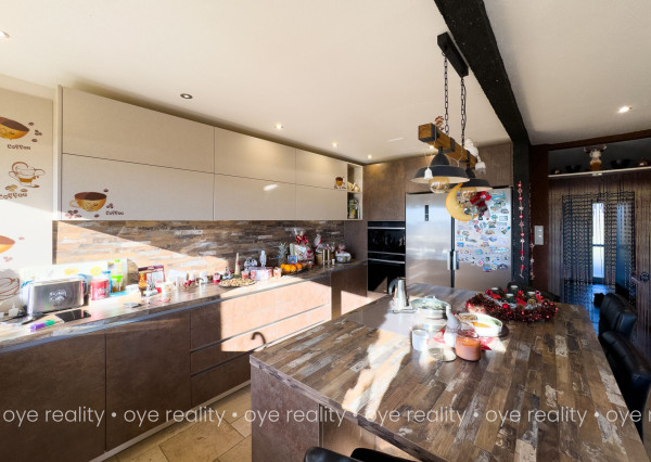 Na predaj kompletne obnovený 4-izbový rodinný dom s krásnym výhľadom na Dunaj v Komárne