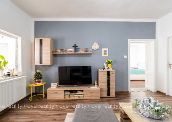 Na predaj zrekonštruovaný 3-izbový rodinný dom na 10-árovom pozemku v Marcelovej – 110 m2