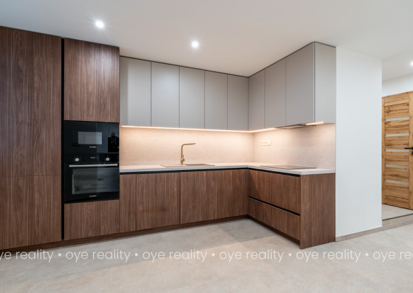  Na predaj priestranný 3-izbový byt v Komárne po kompletnej rekoštrukcii!