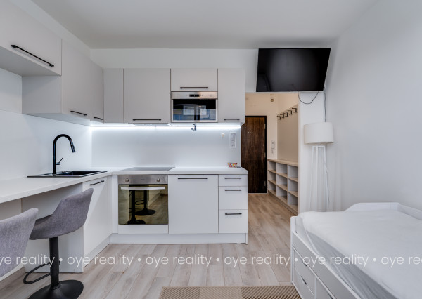 Na prenájom moderná garsónka po kompletnej a kvalitnej rekonštrukcii v Komárne