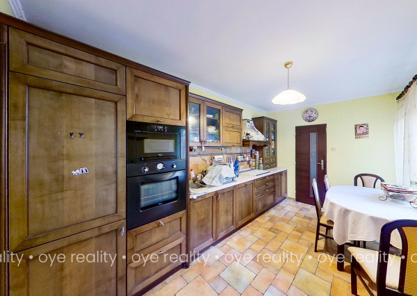 Nová cena! Na predaj priestranný 6-izbový rodinný dom s garážou v Hurbanove