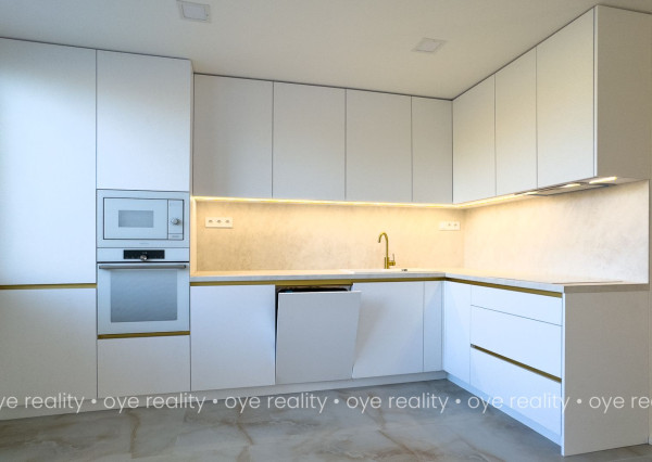 Na predaj kompletne rekonštruovaný 3-izbový byt v obľúbenej lokalite Komárna - 72 m2