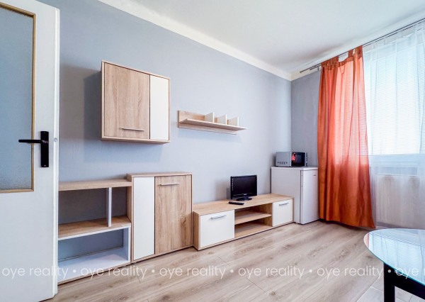 Útulná garsónka na prenájom v TOP lokalite – Gazdovská ul., Komárno